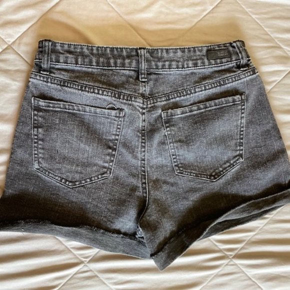 Almost Famous black jean short, size 7 - Picture 2 of 3